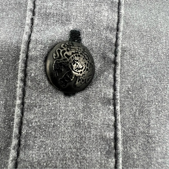 Hard Rock Cafe‎ Shirt Size Large Gray Embroidered Vegas Rock Utility Button Down - Picture 13 of 16